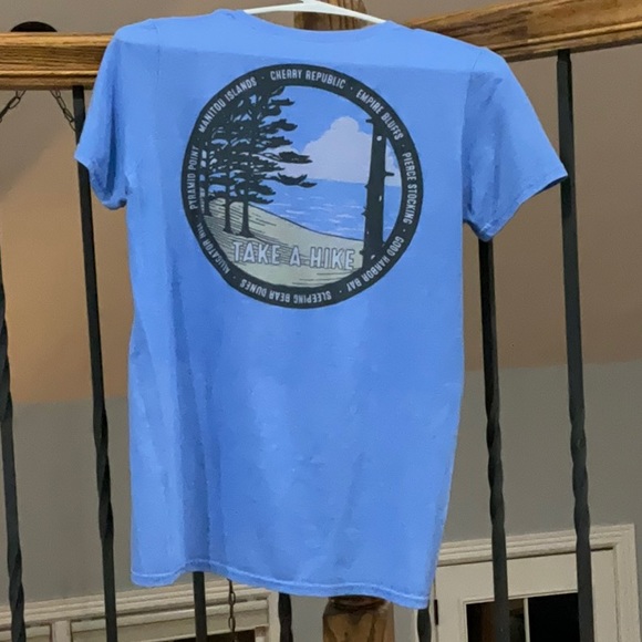 Cute t-shirt from the cherry republic shop in Michigan size small - Picture 2 of 2
